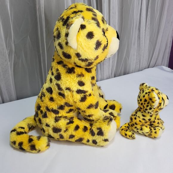 National Geographic Cheetah Spotted Momma Cat and Baby Stuffed Plush Animal Toy - Picture 5 of 14